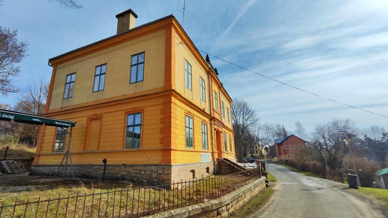 Hotel Stara Skola Mezna Bagian luar foto