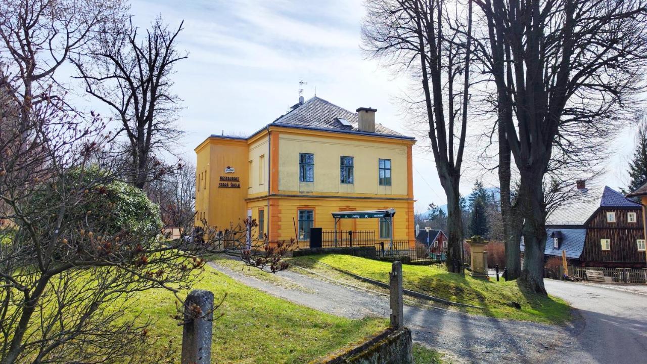 Hotel Stara Skola Mezna Bagian luar foto