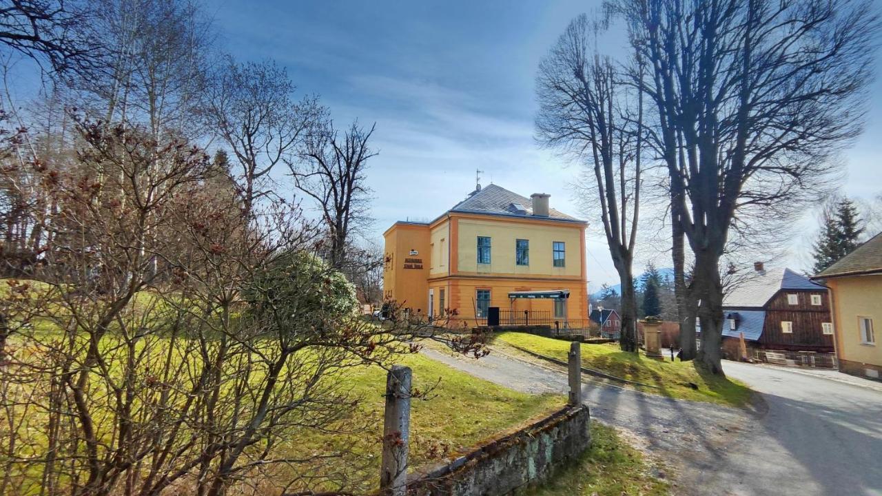 Hotel Stara Skola Mezna Bagian luar foto