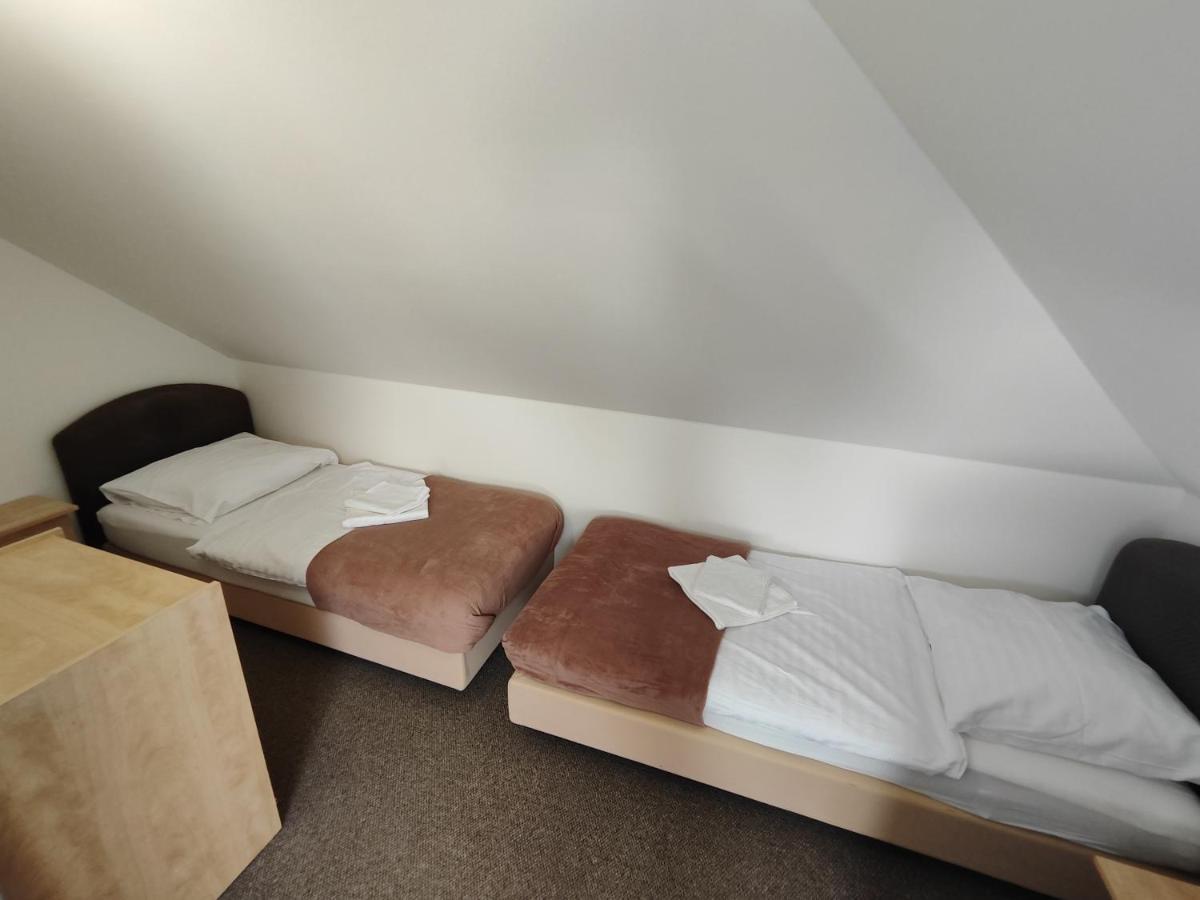 Hotel Stara Skola Mezna Bagian luar foto
