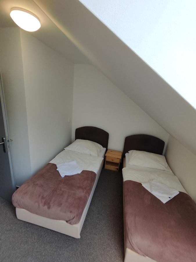 Hotel Stara Skola Mezna Bagian luar foto