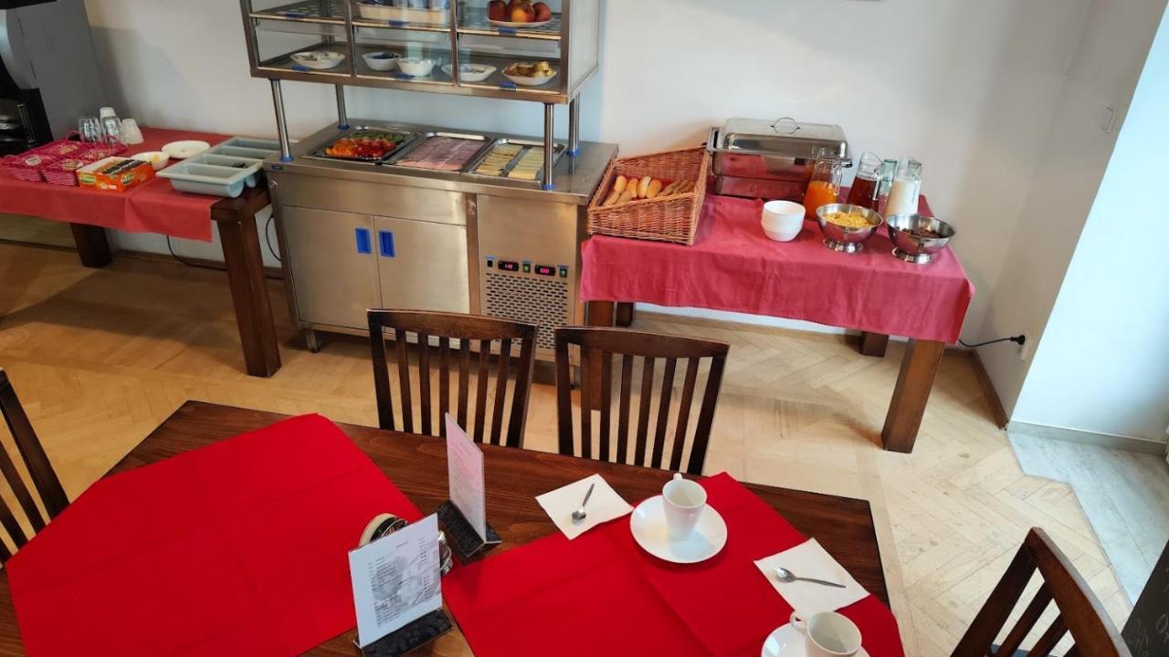 Hotel Stara Skola Mezna Bagian luar foto